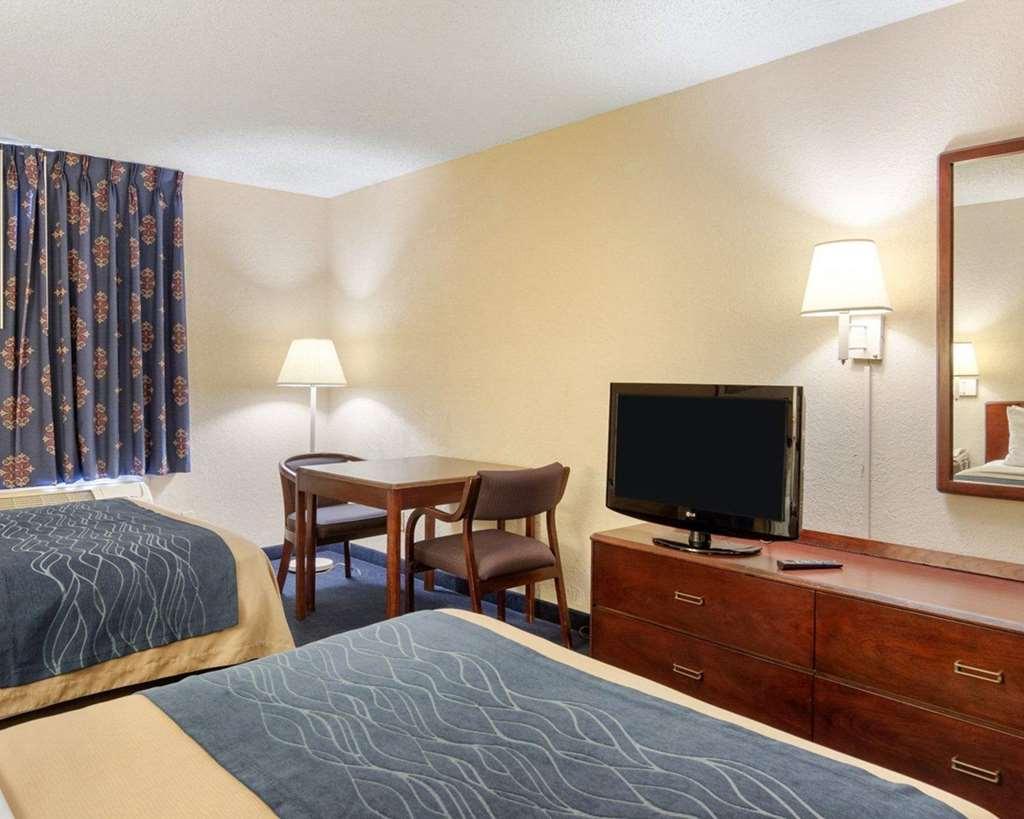 Quality Inn University Area فارمفيل الغرفة الصورة
