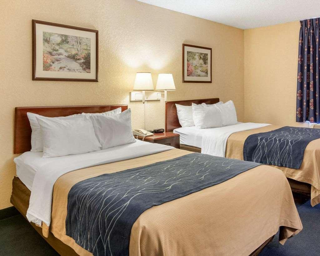 Quality Inn University Area فارمفيل الغرفة الصورة