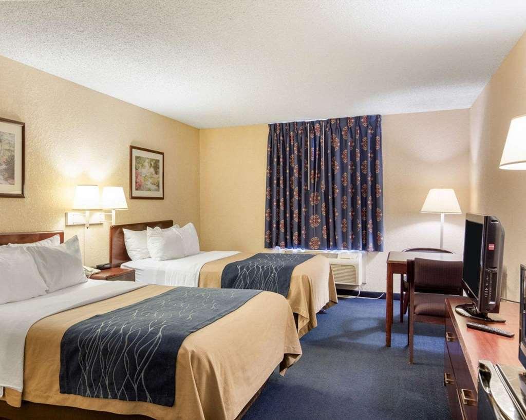 Quality Inn University Area فارمفيل الغرفة الصورة