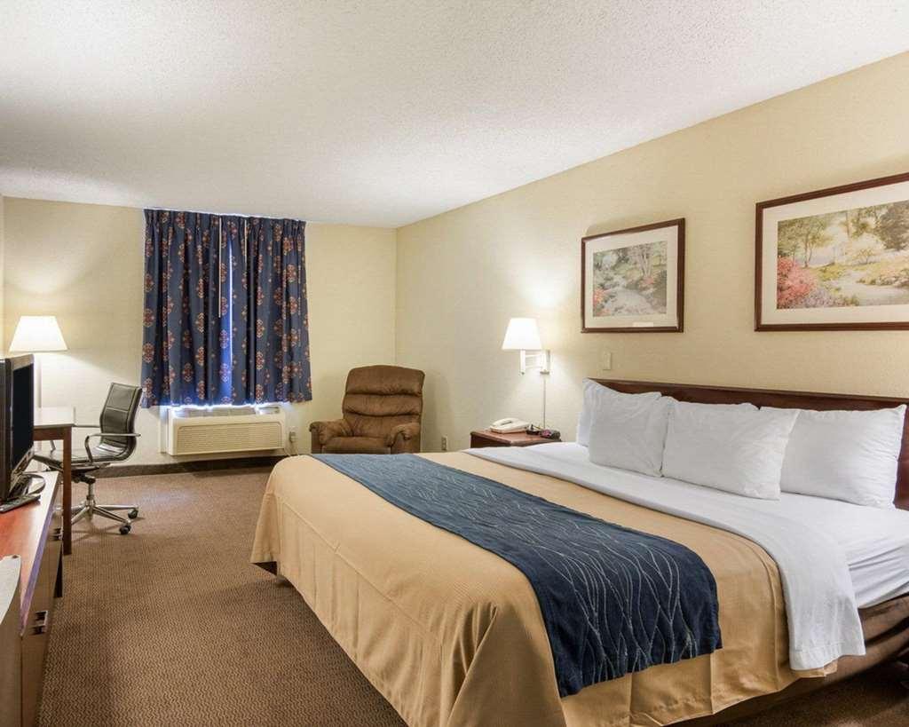 Quality Inn University Area فارمفيل الغرفة الصورة