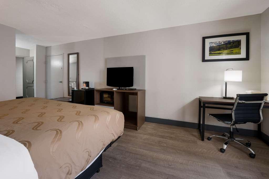 Quality Inn University Area فارمفيل الغرفة الصورة