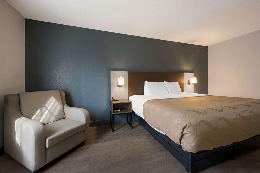 Quality Inn University Area فارمفيل الغرفة الصورة