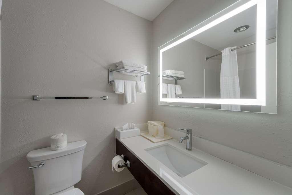Quality Inn University Area فارمفيل الغرفة الصورة