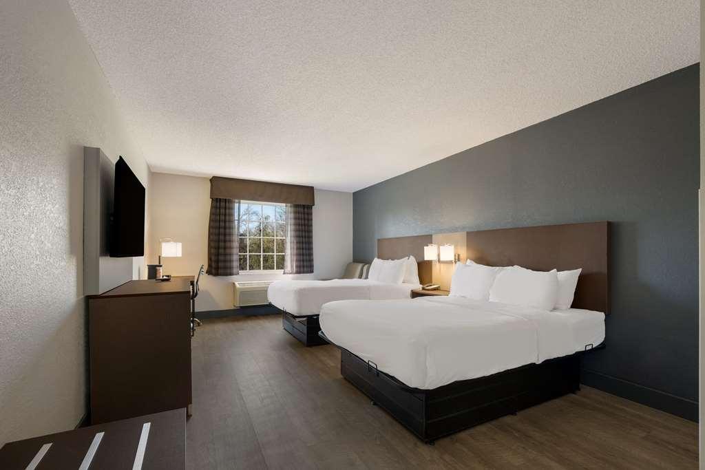 Quality Inn University Area فارمفيل الغرفة الصورة