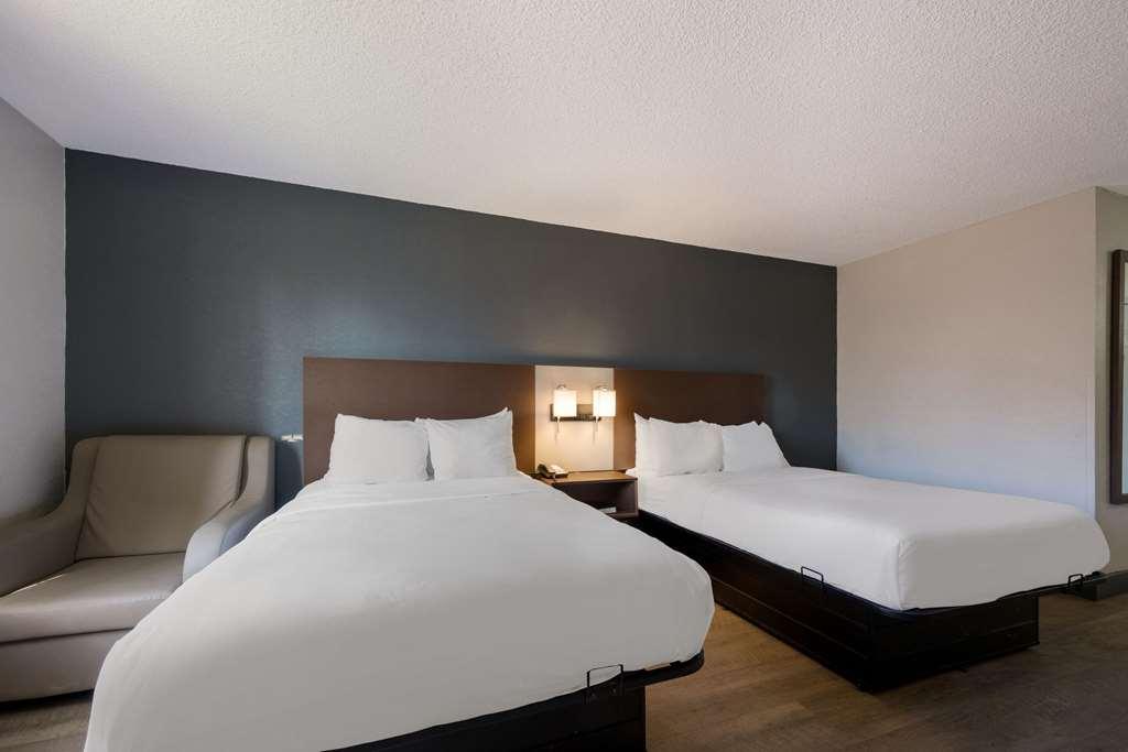 Quality Inn University Area فارمفيل الغرفة الصورة
