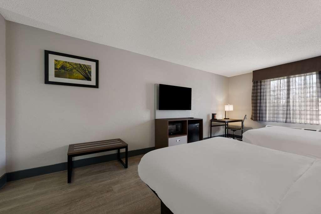 Quality Inn University Area فارمفيل الغرفة الصورة